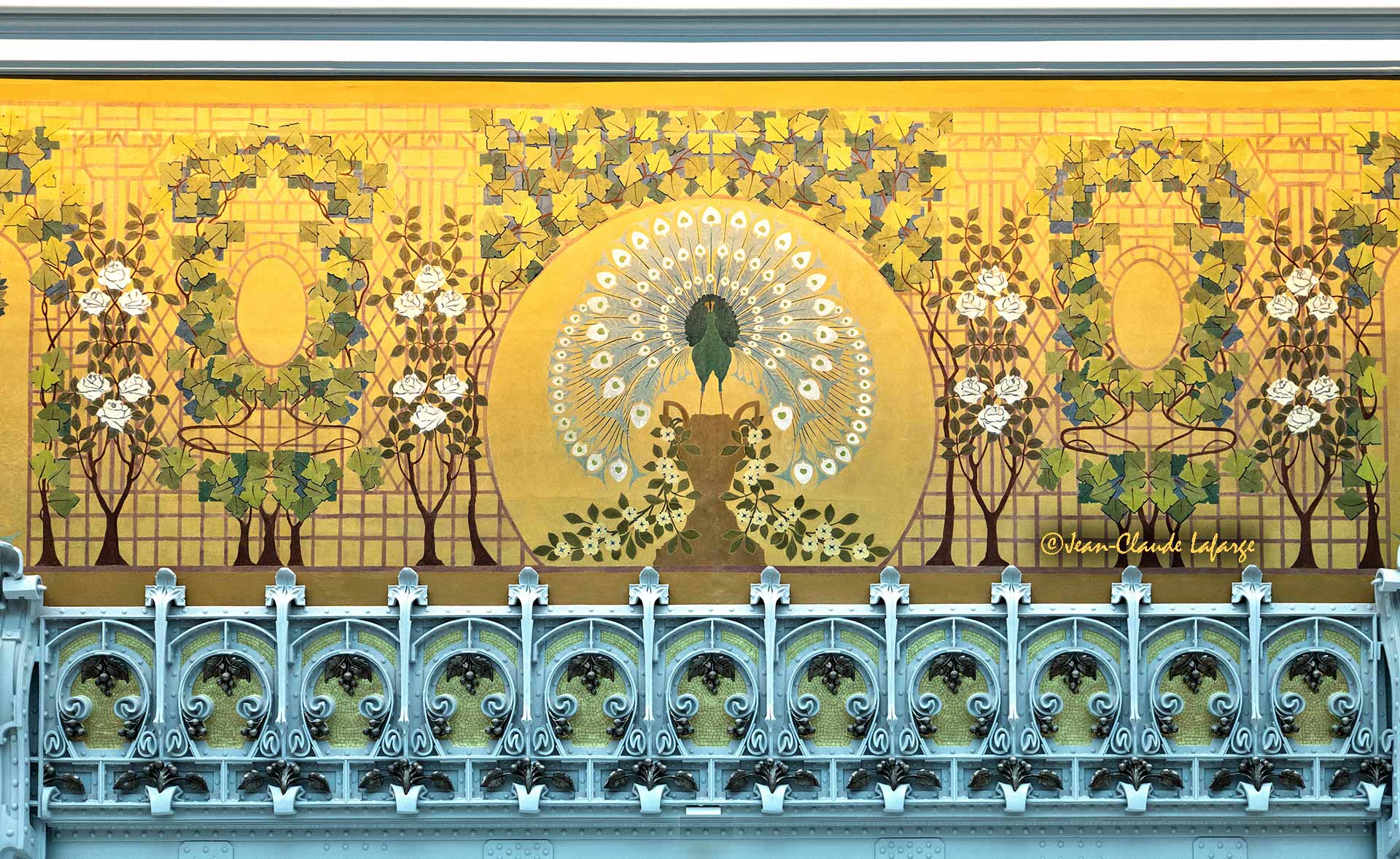 La Fresque jaune de la Samaritaine Paris Pont Neuf.